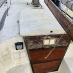 oude zeilboot slopen en afvoeren opruimen