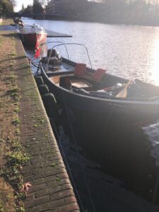 stalen sloep motorboot afvoeren opruimen ophalen gratis weg doen