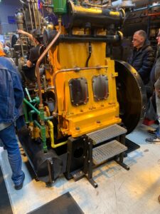 inboard diesels uit duikboten sleepboten en voortstuwingsmotoren met lage toeren.