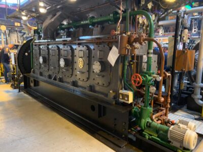 inboard diesels uit duikboten sleepboten en voortstuwingsmotoren met lage toeren.